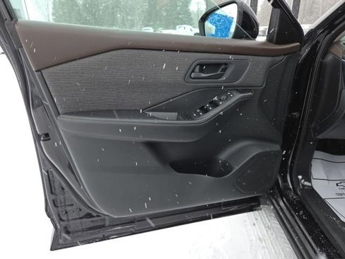 Used 2022 Nissan Rogue S image 35