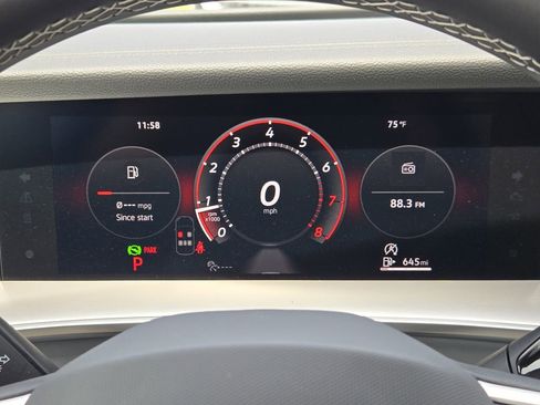 New 2026 Volkswagen Tiguan SE FWD image 12