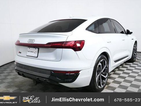 Used 2024 Audi Q8 e-tron Premium Plus w/ Premium Plus Package AWD/4WD image 3