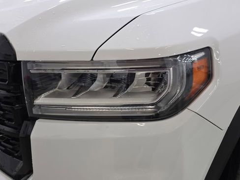 Used 2023 GMC Acadia SLT AWD/4WD image 28