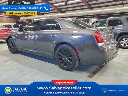 Used 2019 Chrysler 300 Limited image 3
