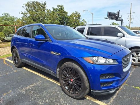 Used 2018 Jaguar F-PACE Premium image 3
