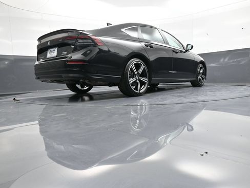 Used 2025 Honda Accord Sport image 29