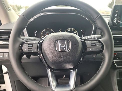 New 2025 Honda Pilot Touring image 10