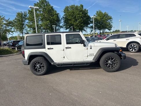Used 2015 Jeep Wrangler Unlimited Sport w/ Quick Order Package 24S AWD/4WD image 9