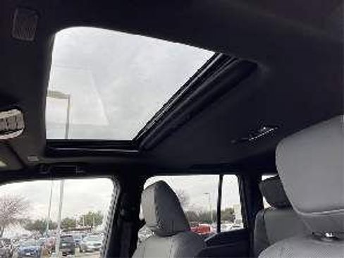 Used 2024 Lexus GX 550 w/ Cold Area Package AWD/4WD image 10