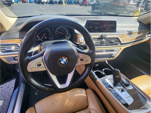 Used 2017 BMW 740i xDrive AWD/4WD image 26