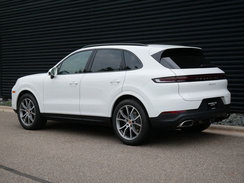 New 2025 Porsche Cayenne image 3