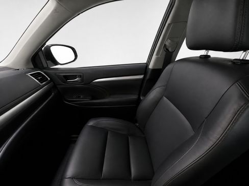 Used 2019 Toyota Highlander XLE FWD image 15