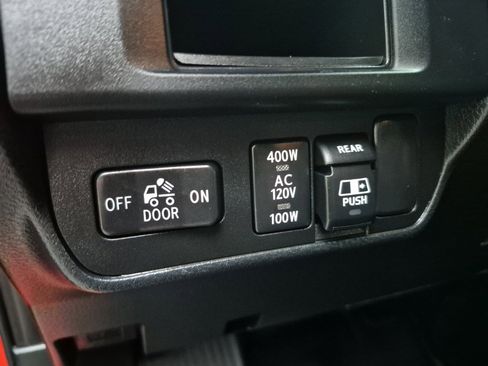 Used 2017 Toyota Tacoma TRD Sport image 17