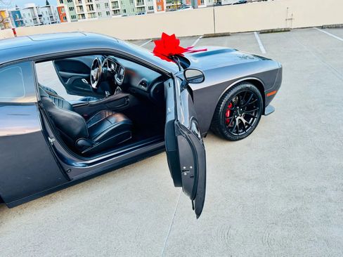 Used 2016 Dodge Challenger SRT w/ Technology Group image 53