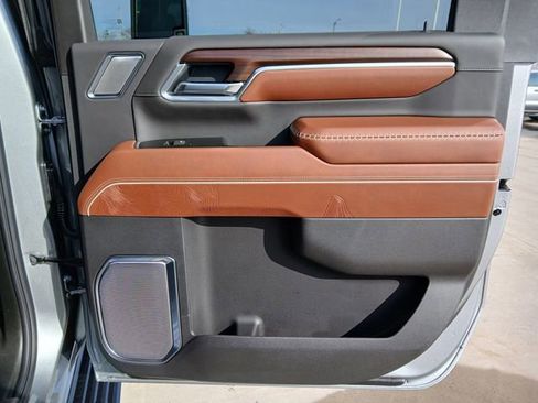 New 2026 GMC Sierra 2500 Denali Ultimate w/ LPO, Black Badging Package image 17