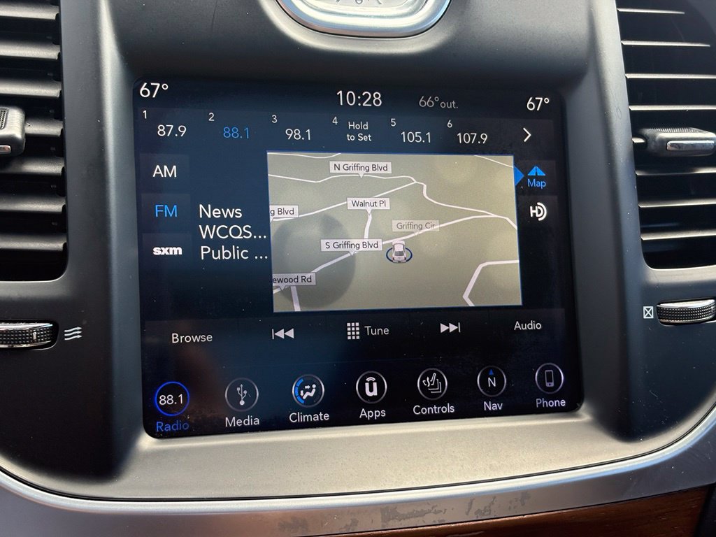 Used 2018 Chrysler 300 C w/ Sun, Sound & Nav Package RWD image 11