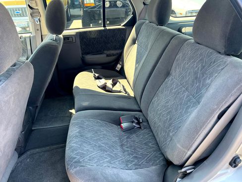 Used 2004 Isuzu Rodeo S image 10