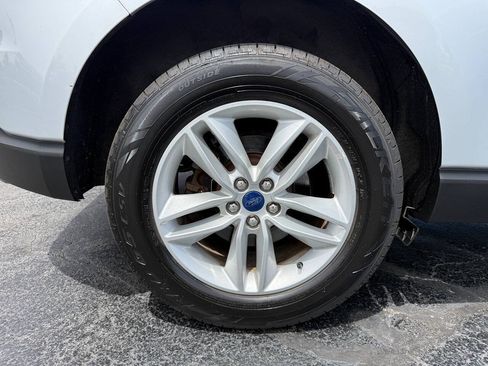 Used 2017 Ford Edge SEL AWD/4WD image 9
