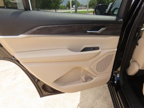 Used 2025 Jeep Grand Cherokee L Limited RWD image 18