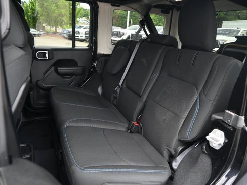 Used 2025 Jeep Wrangler Unlimited Rubicon 4xe w/ Safety Group AWD/4WD image 32