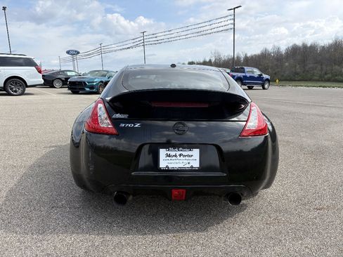 Used 2009 Nissan 370Z Touring w/ Sport Pkg image 4