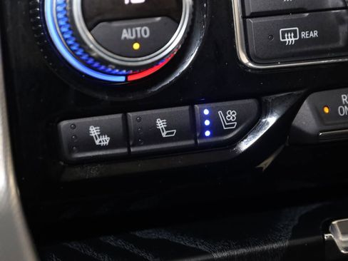 Used 2022 GMC Yukon Denali AWD/4WD image 8