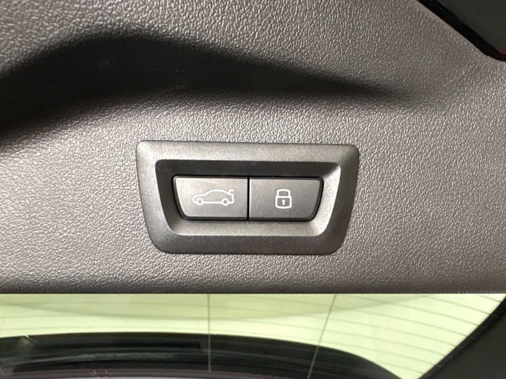 Certified 2026 BMW X7 xDrive40i w/ M Sport Package AWD/4WD image 35
