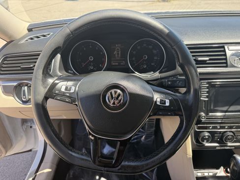 Used 2017 Volkswagen Passat 1.8T R-Line w/ R-Line Lighting Package FWD image 15