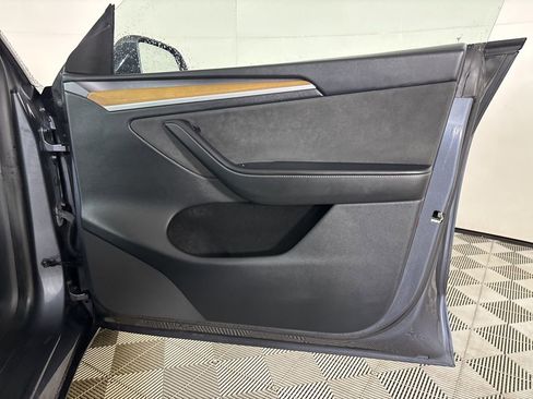 Used 2023 Tesla Model Y Long Range image 21