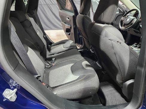 Used 2016 Jeep Cherokee Sport FWD image 11