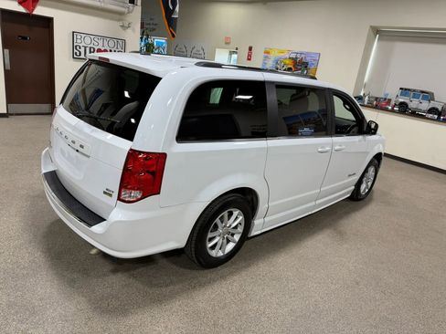 Used 2019 Dodge Grand Caravan SXT image 16