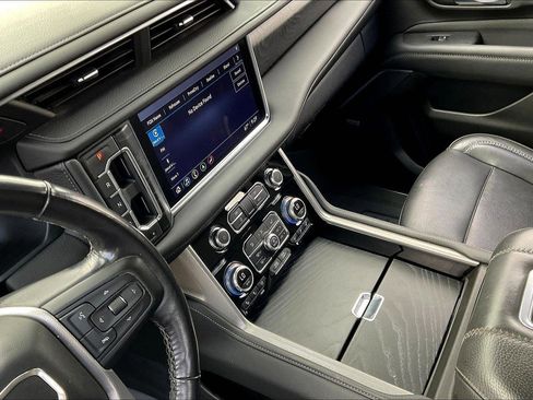 Used 2021 GMC Yukon Denali w/ Advanced Technology Package image 14