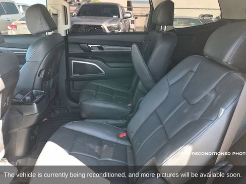 Used 2025 Kia Telluride EX w/ EX Captain's Chair Package FWD image 12