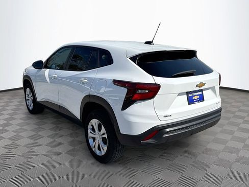 Used 2025 Chevrolet Trax LS image 7