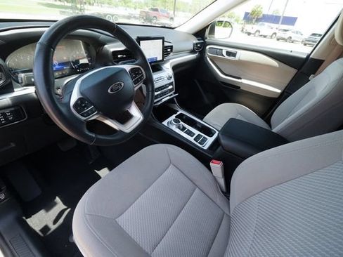 Used 2024 Ford Explorer XLT RWD image 25