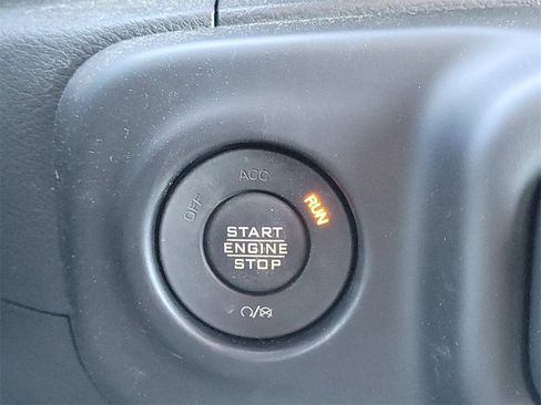 Used 2022 Jeep Gladiator Willys image 17