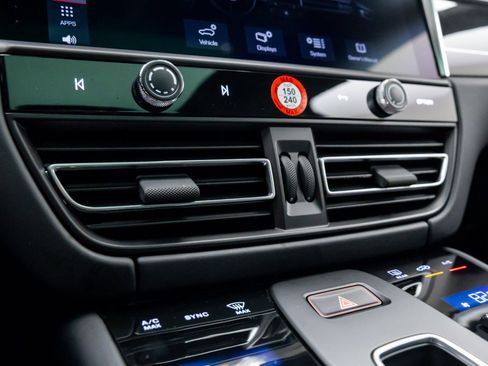 New 2026 Porsche Macan GTS image 27