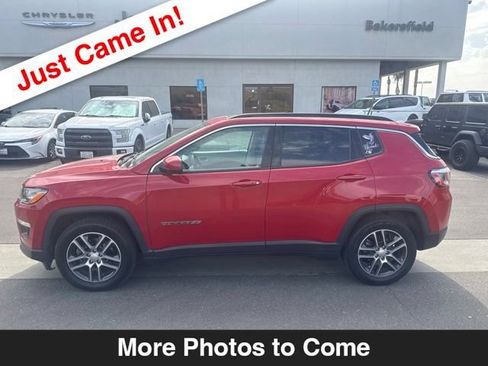 Used 2019 Jeep Compass Latitude FWD image 2