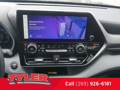 Used 2024 Toyota Highlander Limited AWD/4WD image 48