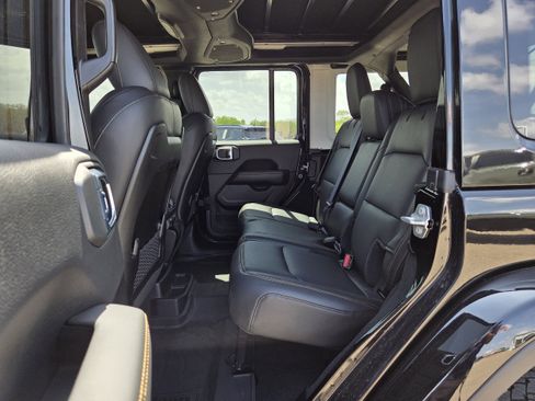 New 2026 Jeep Wrangler Unlimited Sahara AWD/4WD image 15