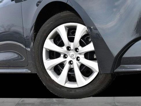 Used 2025 Toyota Corolla LE image 3