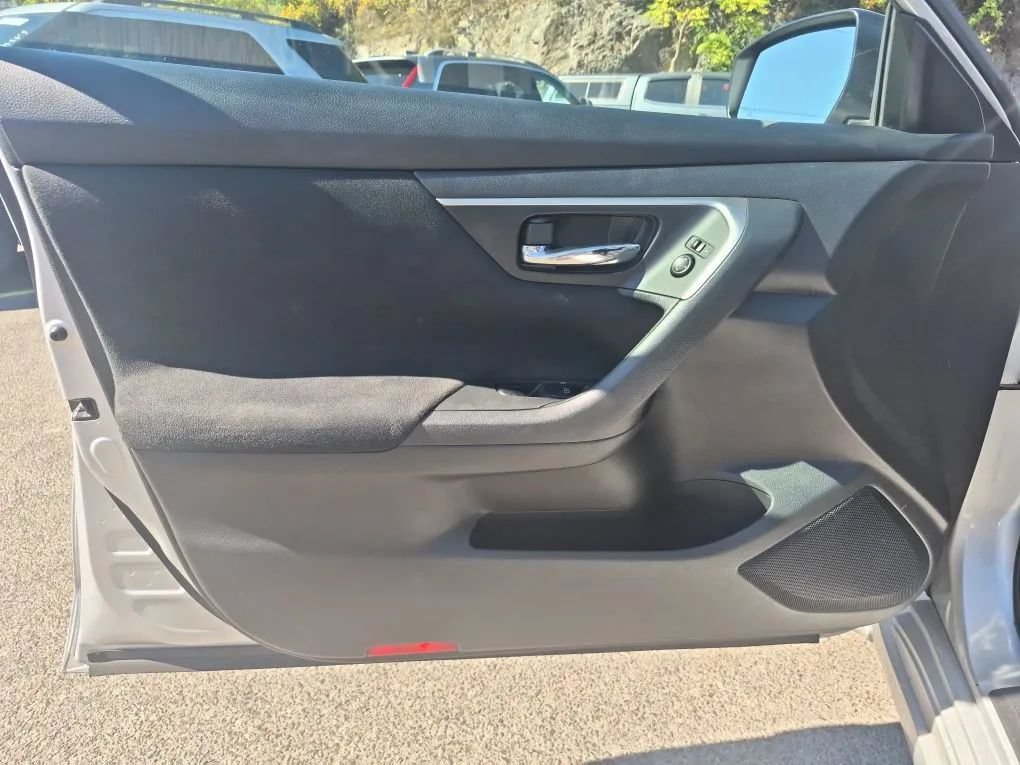 Used 2015 Nissan Altima 2.5 SV w/ Convenience Package FWD image 16