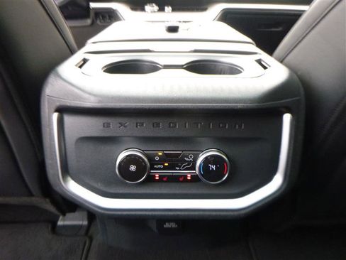 Used 2025 Ford Expedition Platinum AWD/4WD image 21