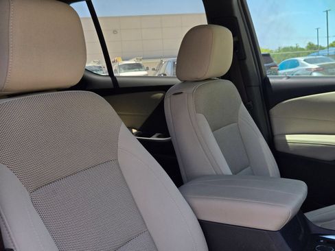 Used 2022 Chevrolet Traverse LS FWD image 30