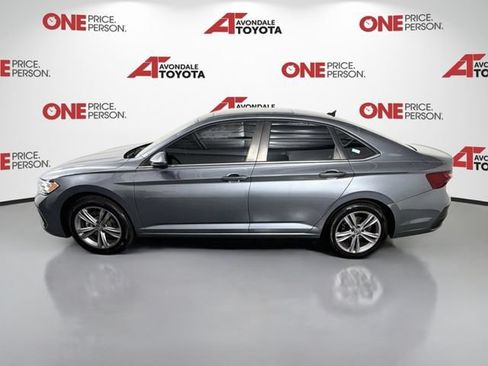 Used 2023 Volkswagen Jetta SE w/ Panoramic Sunroof Package FWD image 4