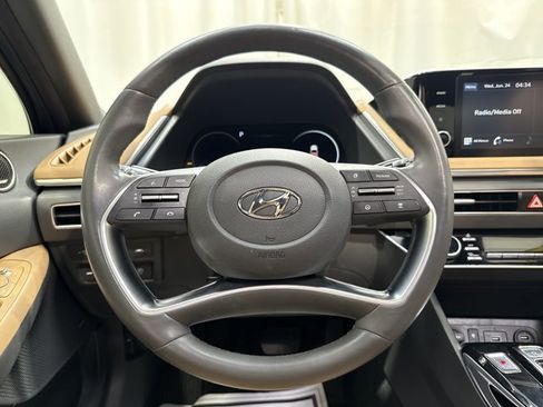 Used 2020 Hyundai Sonata SEL w/ Premium + Sunroof Package FWD image 16