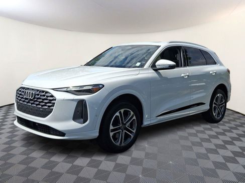 Used 2025 Audi Q5 Premium AWD/4WD image 3