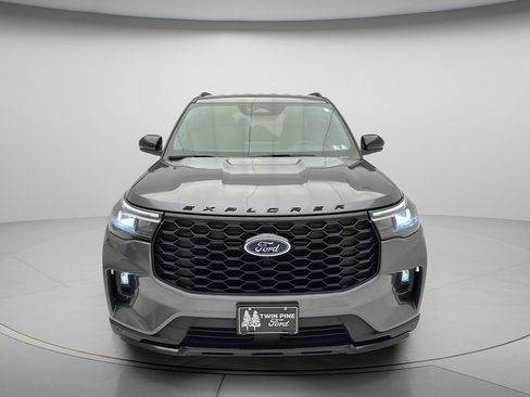 Used 2025 Ford Explorer ST-Line w/ ST-Line Street Pack AWD/4WD image 2