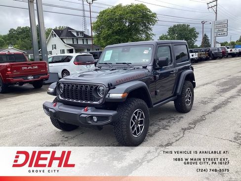 Used 2024 Jeep Wrangler Rubicon w/ Convenience Group AWD/4WD image 3