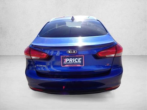Used 2017 Kia Forte S image 3