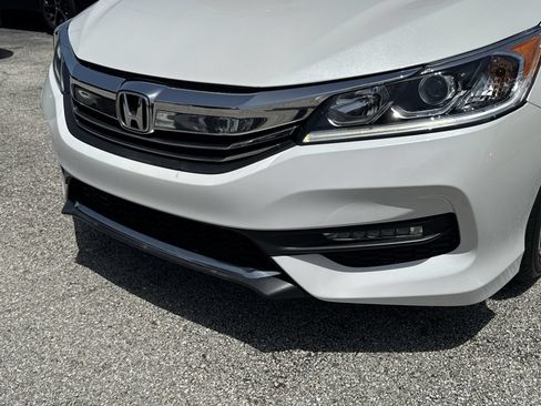 Used 2017 Honda Accord EX image 11