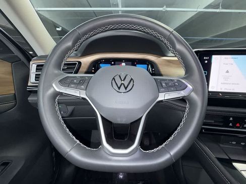 Certified 2024 Volkswagen Atlas SE FWD image 15