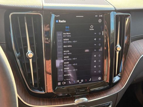 Certified 2023 Volvo XC60 B5 Ultimate w/ Protection Package Premier image 29